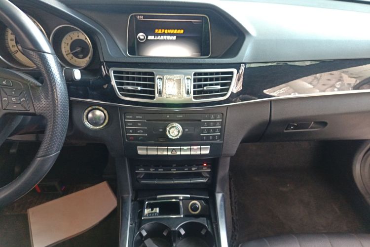 奔驰E级 2015款 改款 E 260 L 运动型中控内饰16