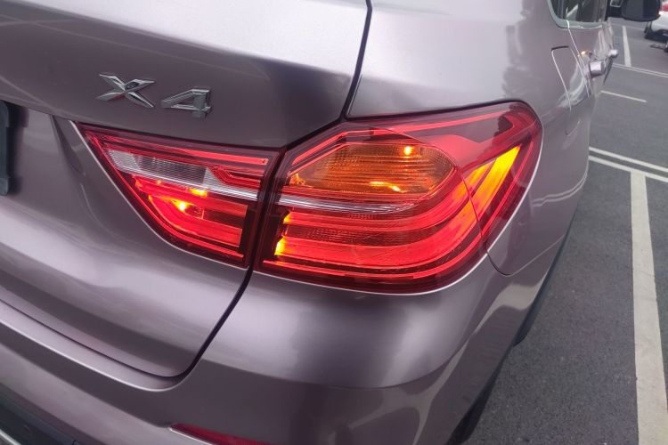 宝马X4 2014款 xDrive20i X设计套装车身外观9