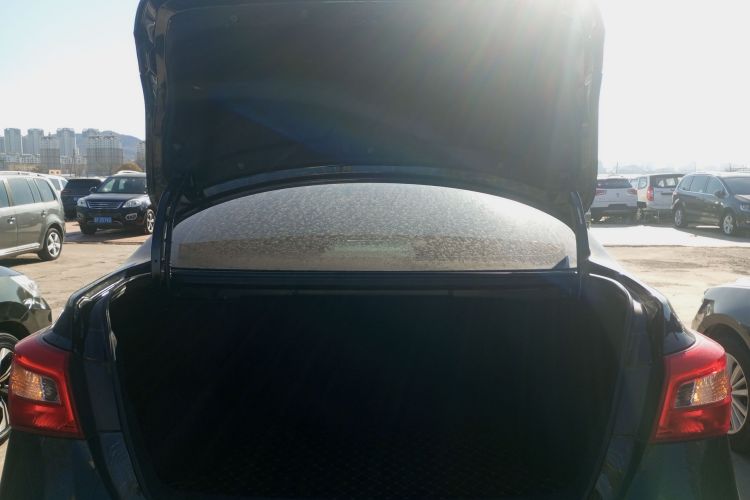 日产 轩逸 2022款 经典 1.6XE CVT舒适版机舱底盘23