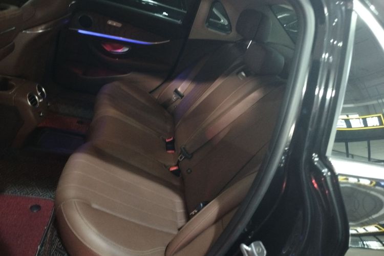 奔驰E级 2018款 改款 E 200 L中控内饰7004