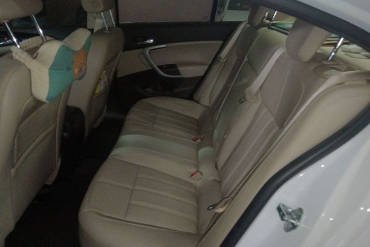 别克 君威 2015款 2.0L 精英时尚型中控内饰21