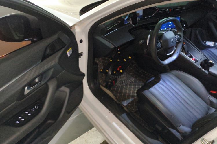 标致508 2022款 508L 400THP PureTech 驾控版中控内饰7003