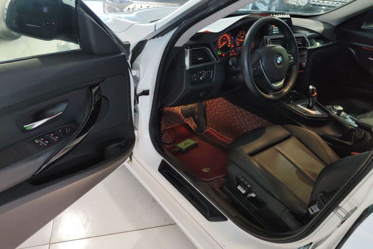 宝马3系GT 2019款 320i 时尚型中控内饰20