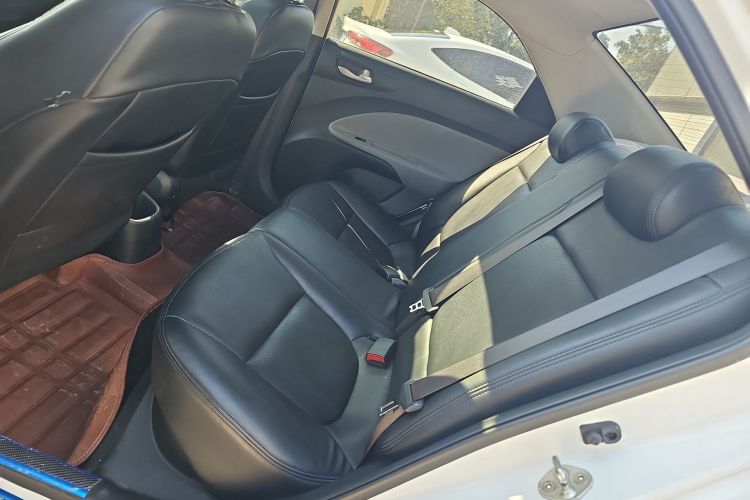 起亚 焕驰 2020款 1.4L 自动舒适天窗版中控内饰21