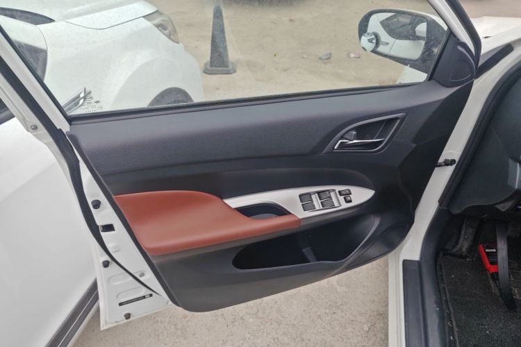 比亚迪F3 2015款 节能版 1.5L 手动舒适型中控内饰47