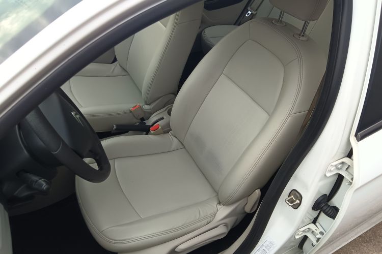 雪铁龙 爱丽舍 2015款 质尚版 1.6L 自动时尚型中控内饰19