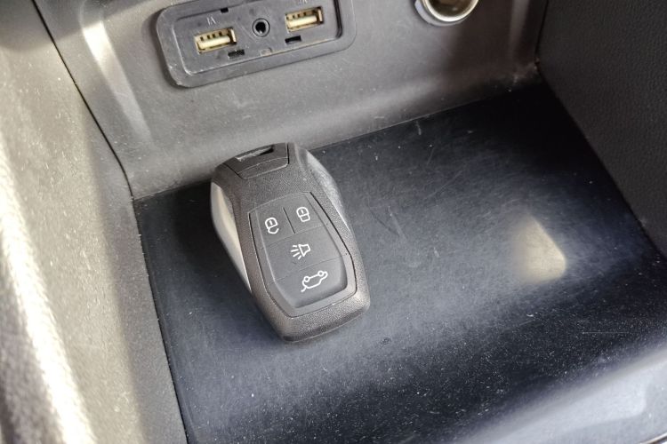 东南DX3 2018款 1.5L 手动尊贵型中控内饰11