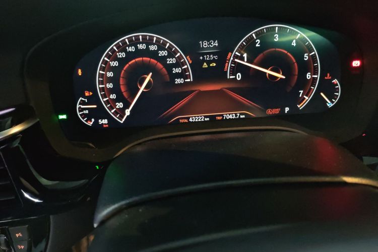 宝马5系 2019款 改款 525Li M运动套装中控内饰15