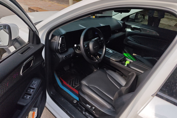 哈弗枭龙 2023款 1.5L 110KM领航版中控内饰20