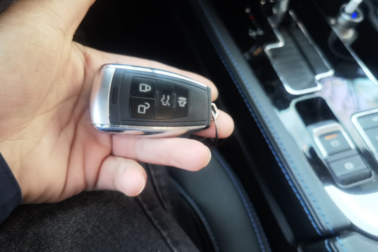 北京越野 北京BJ40 2019款 PLUS 2.3T 自动四驱旗舰版 国VI中控内饰11