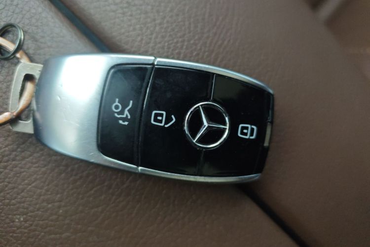 奔驰E级 2022款 改款三 E 300 L 时尚型中控内饰11