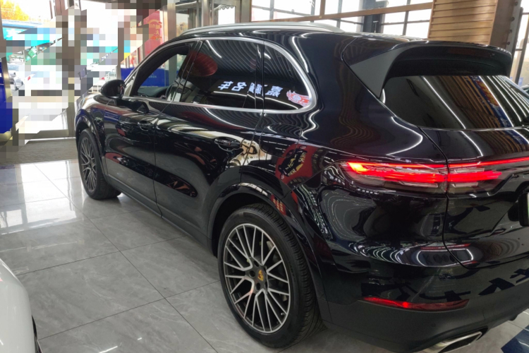 保时捷 Cayenne新能源 2022款 Cayenne E-Hybrid 2.0T 铂金版车身外观4