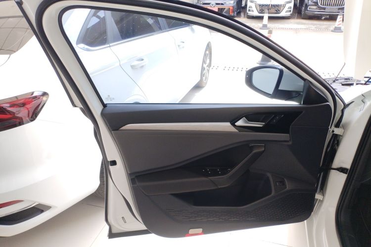 大众 速腾 2021款 200TSI 手动超越版中控内饰47