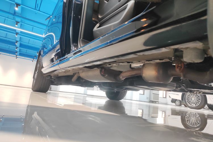 奔驰V级 2022款 V 260 尊贵版局部细节9001