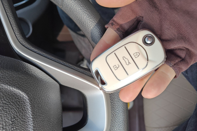 宝骏310W 2017款 1.5L 手动时尚型 国V中控内饰11