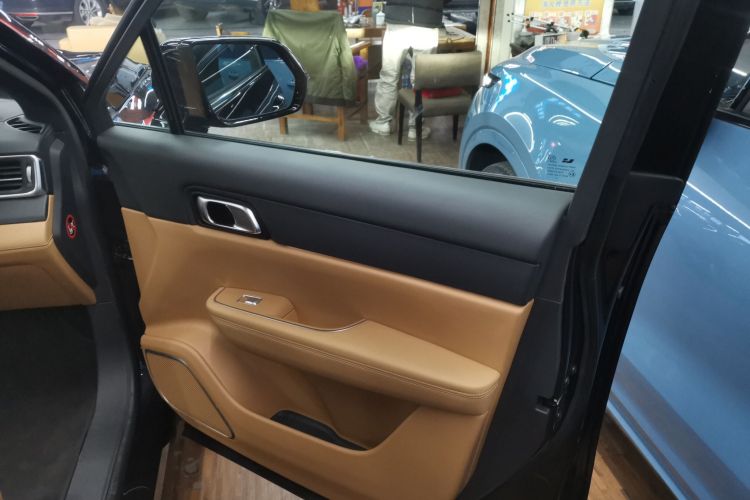 理想汽车 理想ONE 2021款 增程6座版中控内饰42