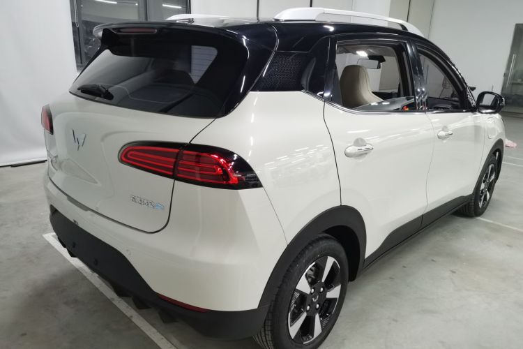 五菱汽车 五菱缤果PLUS 2024款 330km 五座版车身外观7