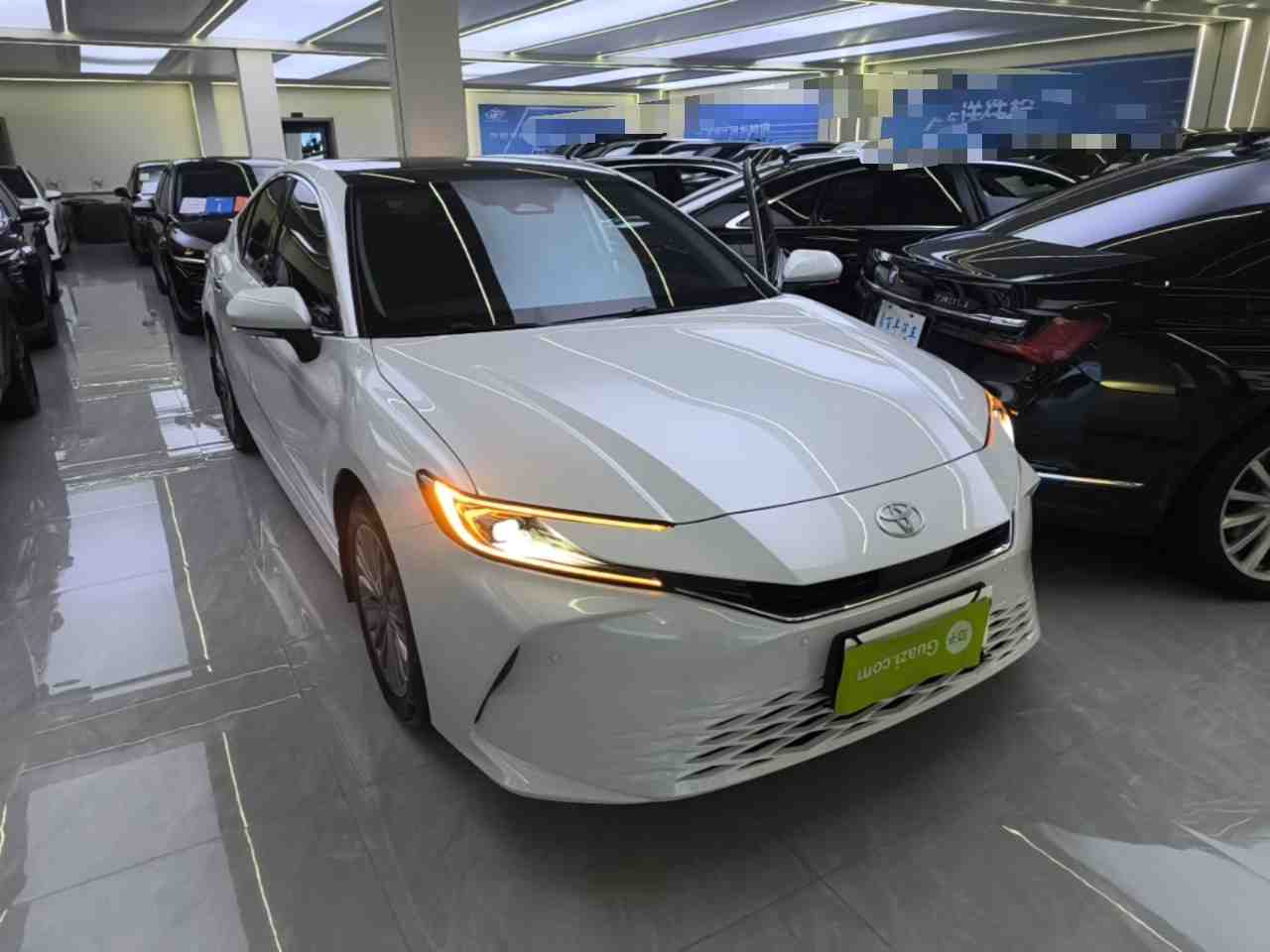 车辆右前45度外观展示