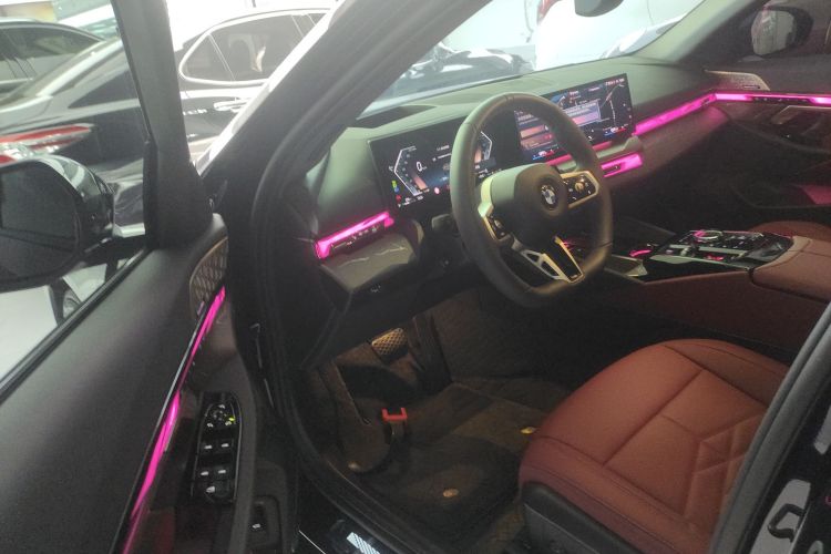 宝马5系 2025款 530Li 尊享型 M运动套装中控内饰20