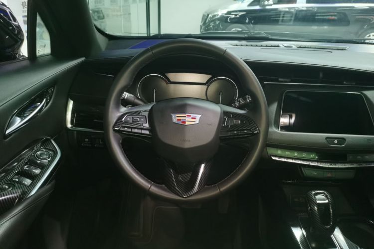凯迪拉克XT4 2018款 28T 两驱技术型中控内饰13
