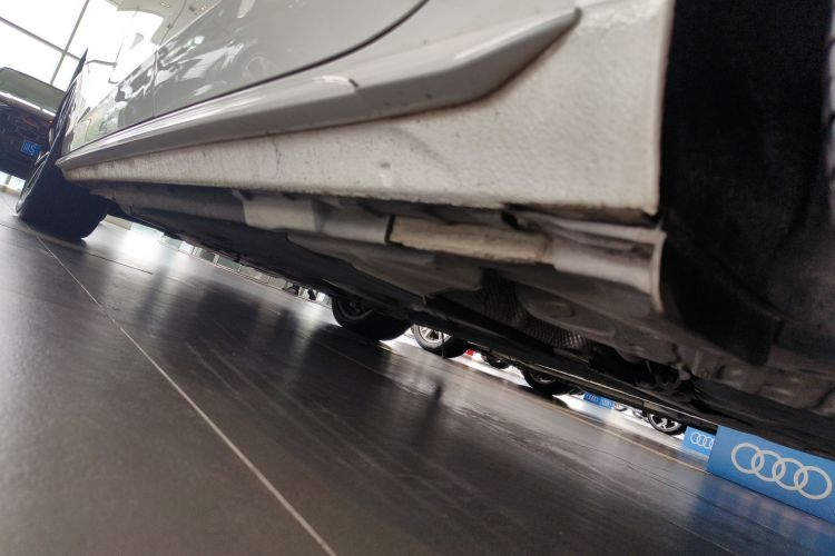 奥迪A4L 2022款 40 TFSI 豪华致雅型机舱底盘30