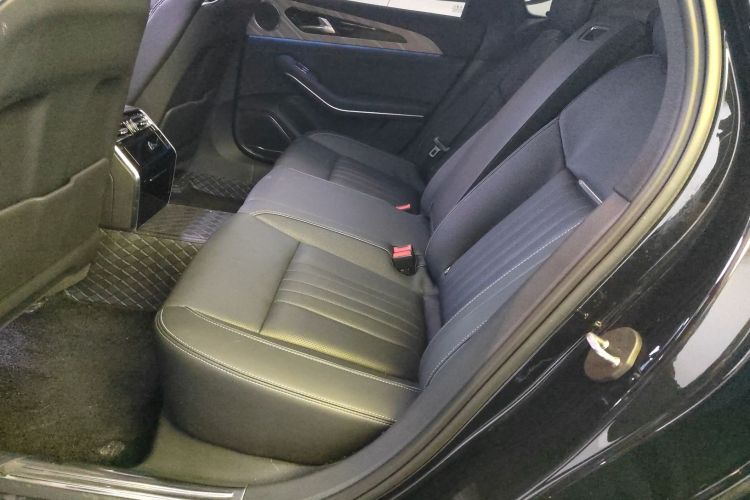 红旗H9 2023款 2.0T 智联旗享版中控内饰21