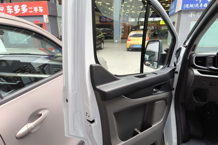 福特 全顺 2023款 2.0T汽油自动多功能商用车中轴低顶5/6座中控内饰47