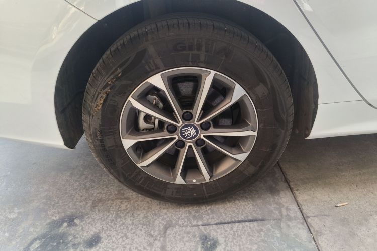 比亚迪 秦PLUS 2024款 荣耀版 DM-i 55KM领先型车身外观6008