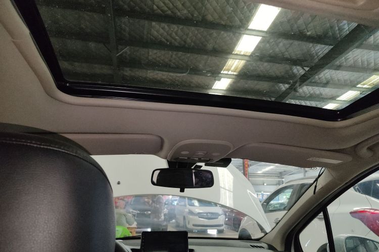 标致308 2014款 乐享版 经典 1.6L 自动优尚型中控内饰22