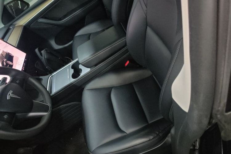 特斯拉 Model Y 2022款 长续航全轮驱动版中控内饰19