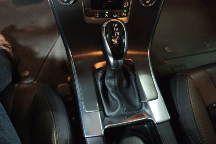 沃尔沃XC60 2016款 T5 AWD 智远版中控内饰18