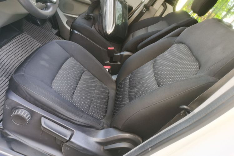 上汽大通MAXUS 新途V90 2019款 2.0T自动智多星后驱单胎长轴高顶7座局部细节19