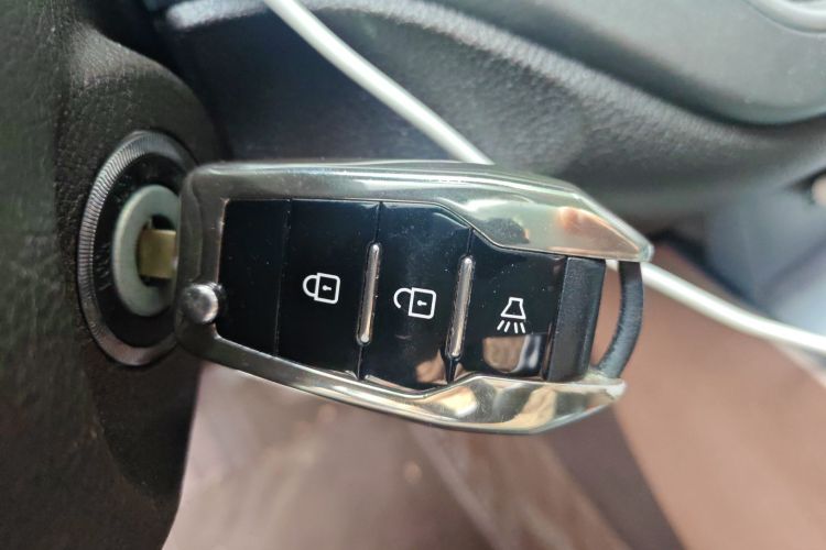 BAW北汽制造 锐胜王牌M7 2023款 1.6L 标轴创富型 7座中控内饰7001