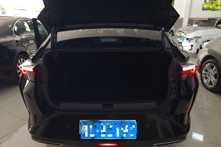 东风风神 奕炫 2020款 230T 自动炫酷曜夜骑士版机舱底盘23