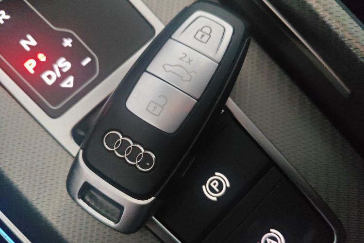 奥迪A6L 2021款 40 TFSI 豪华致雅型中控内饰11