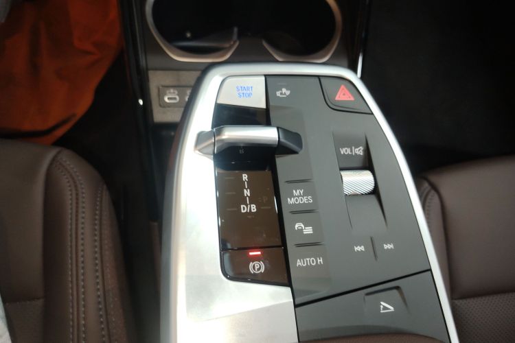 宝马iX1 2025款 eDrive25L M运动套装中控内饰18