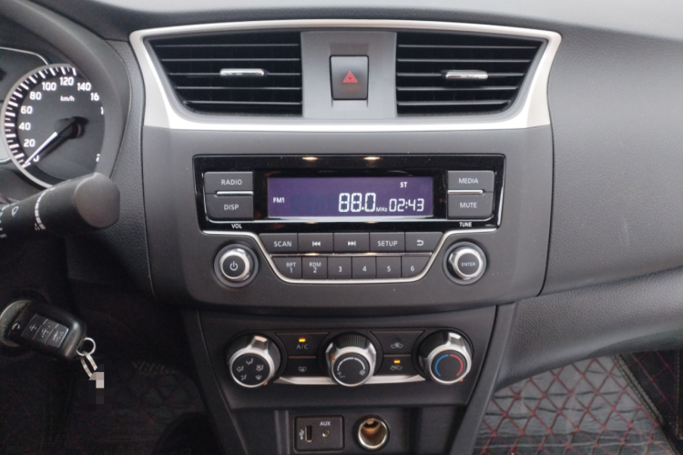 日产 轩逸 2022款 经典 1.6XE CVT舒适版中控内饰16