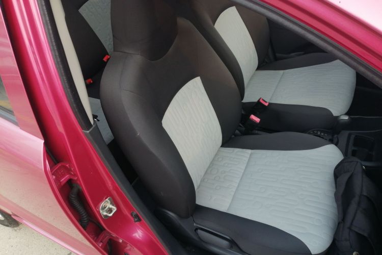 铃木 奥拓 2013款 1.0L 自动豪华型局部细节41