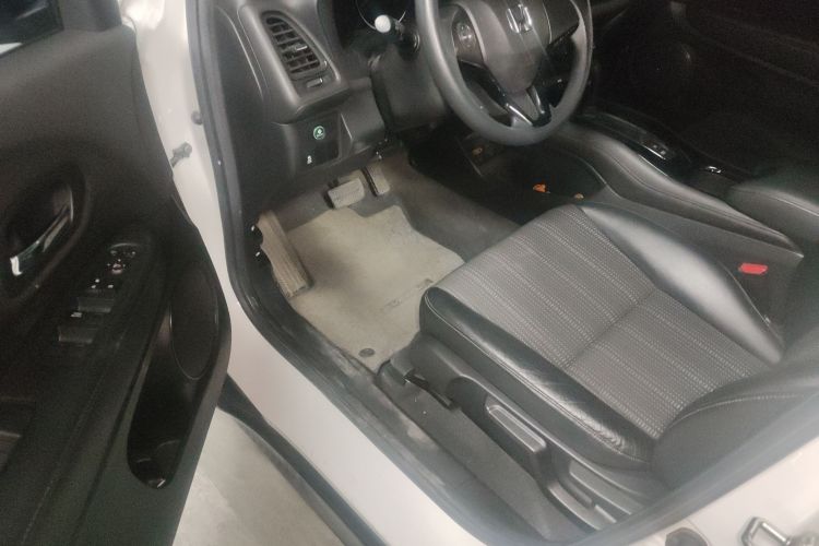 本田 缤智 2017款 1.8L CVT两驱先锋型中控内饰7003