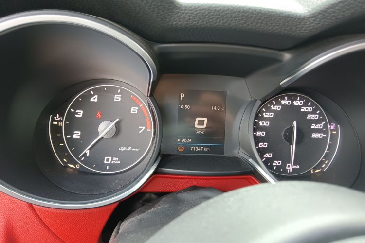 阿尔法·罗密欧 Stelvio斯坦维 2017款 2.0T 200HP 精英版中控内饰14