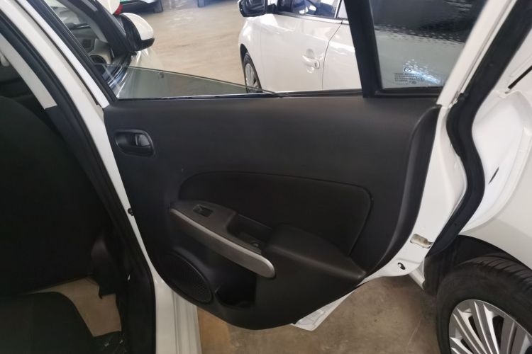 马自达2 2012款 三厢炫动 1.5L 手动时尚版中控内饰45