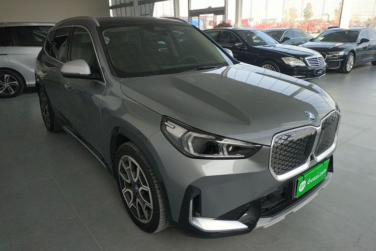宝马iX1 2023款 xDrive30L X设计套装车身外观3
