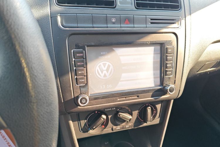 大众 Polo 2016款 1.4L 自动风尚型中控内饰16