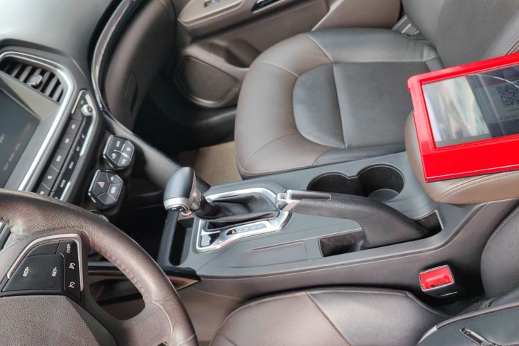 广汽传祺 传祺GS4 2015款 200T G-DCT豪华版中控内饰18