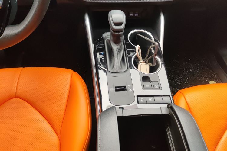 丰田 汉兰达 2023款 2.5L智能电混双擎两驱精英版 7座局部细节18