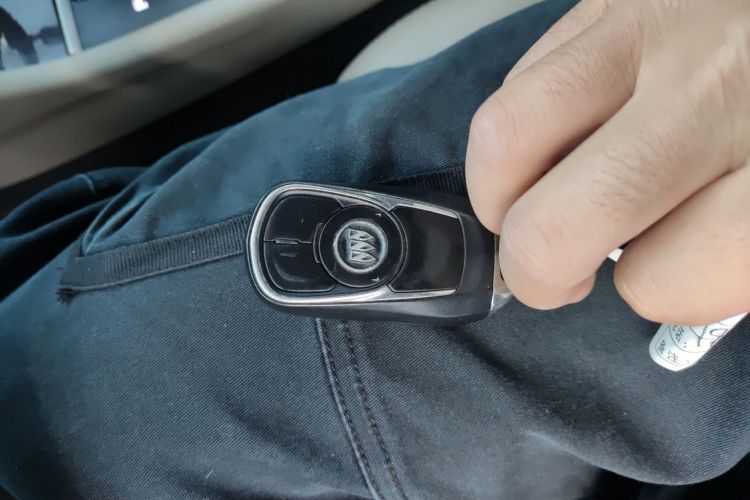 别克 威朗 2017款 三厢 15S 自动进取型中控内饰11