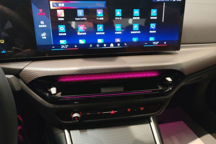 宝马4系 2024款 430i M运动曜夜套装中控内饰16