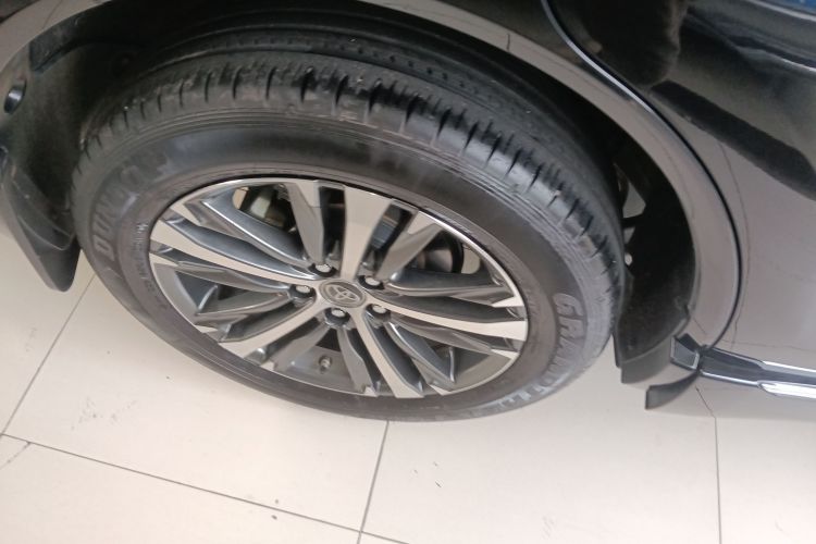 丰田 威飒 2023款 2.0L CVT两驱豪华版车身外观6008