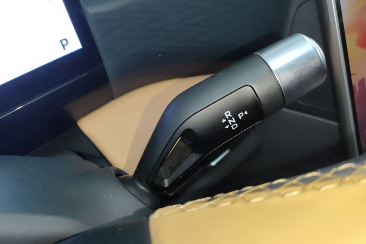 吉利银河 银河L7 2024款 1.5T 115km 星舰 龙腾版中控内饰18