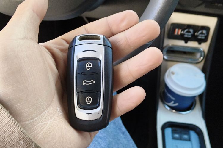 吉利银河 2023款 熊猫mini 200km 耐力熊中控内饰7001